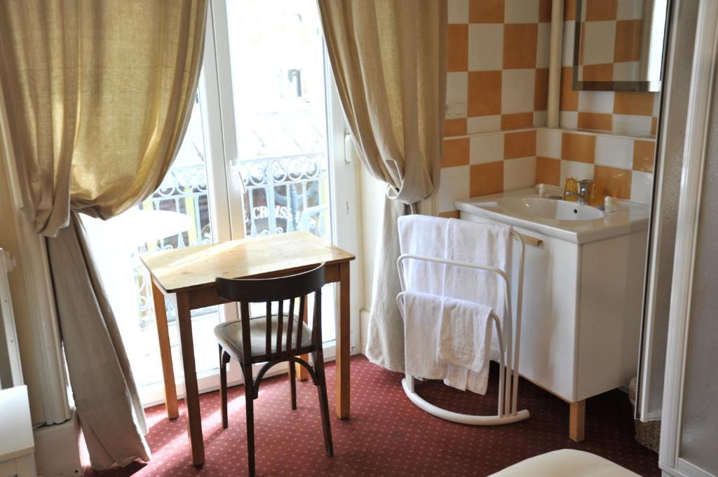 Hôtel Les Celestins à Vals-les-Bains Chambre photo