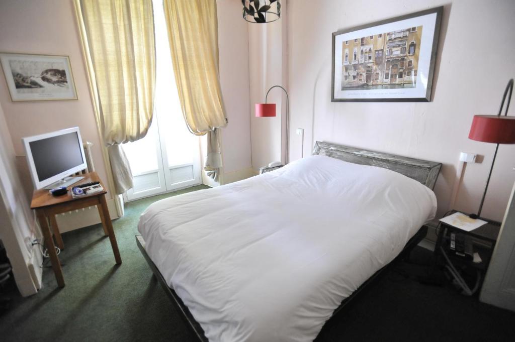 Hôtel Les Celestins à Vals-les-Bains Chambre photo